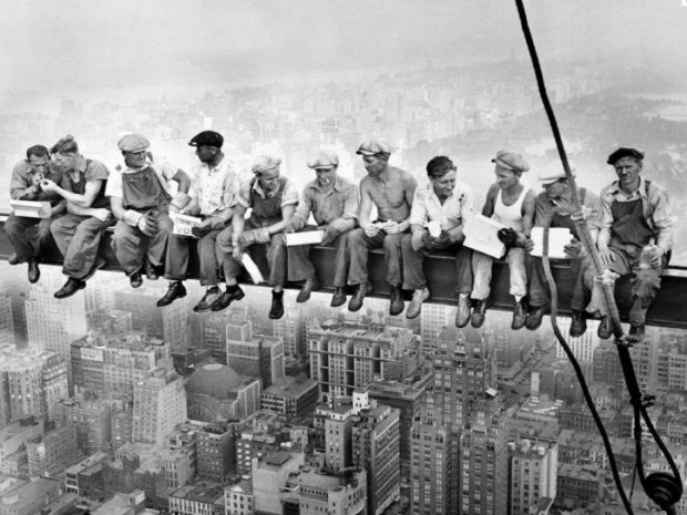 lunch-atop-skyscraper-new-york-construction-workers-crossbeam